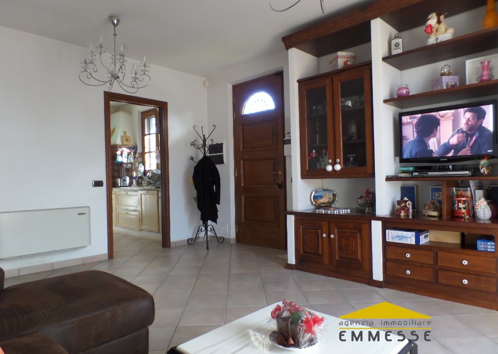 Ville/case indipendenti in vendita  200 m² ottime condizioni, Massa, località Romagnano