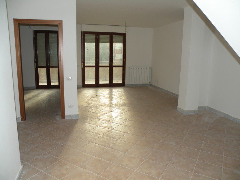 Agenzia immobiliare Massa - Cerco appartamenti con garage, case, uffici, immobili in vendita a Massa