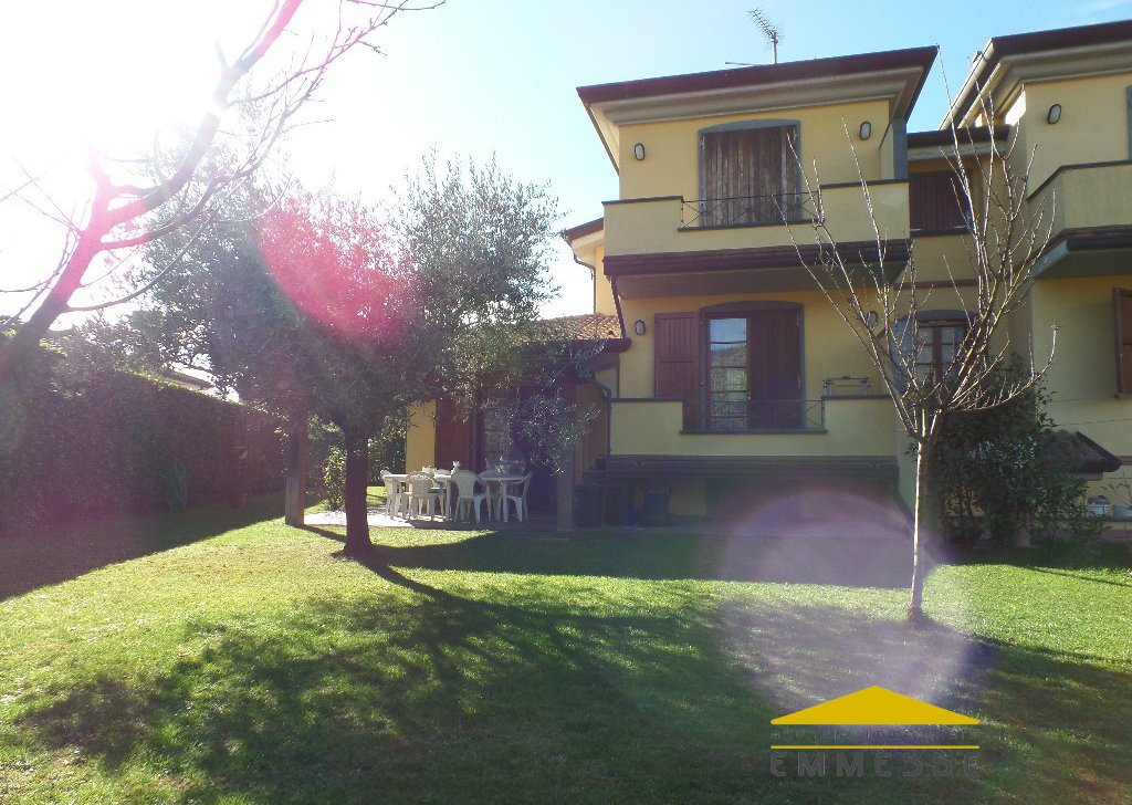Vendita Ville/case indipendenti Massa - Casa in vendita a Massa Località Romagnano