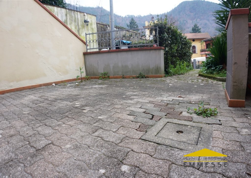 Vendita Case semi-indipendenti Montignoso - Casa con giardino in vendita a Massa Località Montignoso