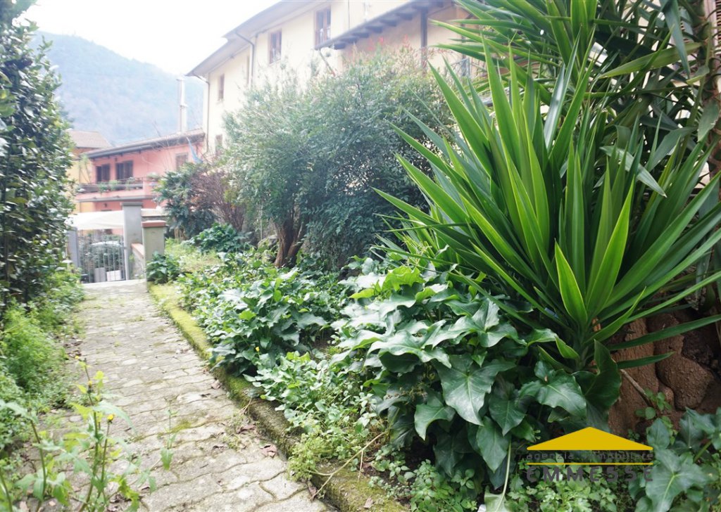 Vendita Case semi-indipendenti Montignoso - Casa con giardino in vendita a Massa Località Montignoso