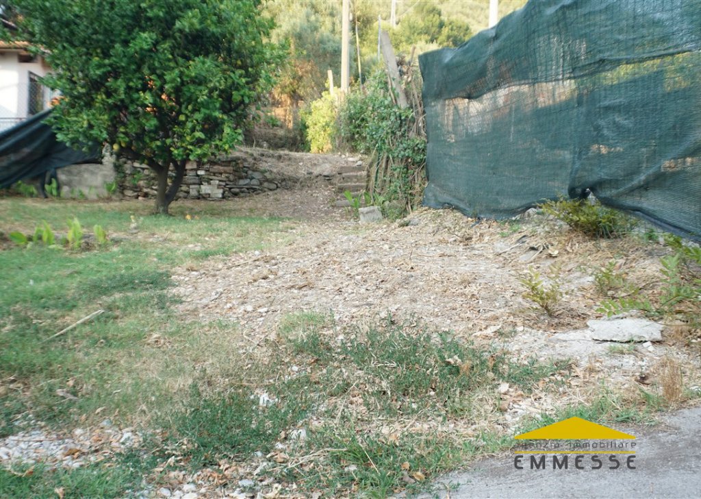 Vendita Ville/case indipendenti Massa - Casa singola con giardino in vendita a Massa Località Massa