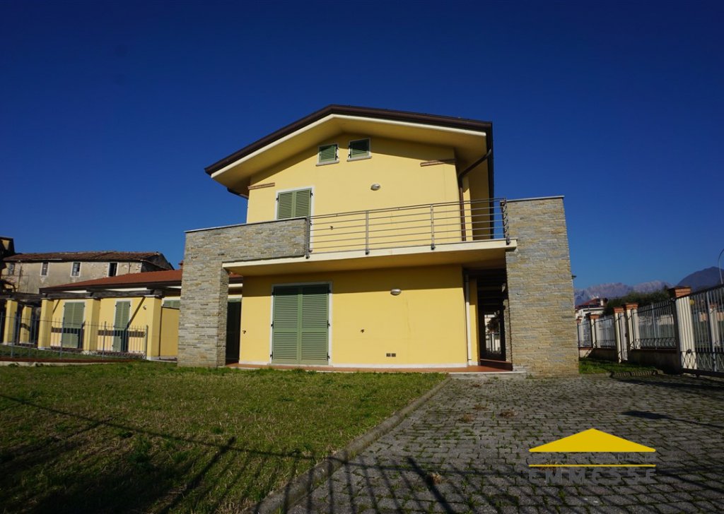 Ville/case indipendenti in vendita, Carrara, località Avenza