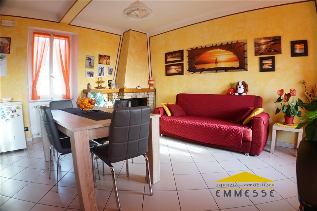 Appartamento MASSA vendita  Turano  Agenzia Immobiliare Emmesse