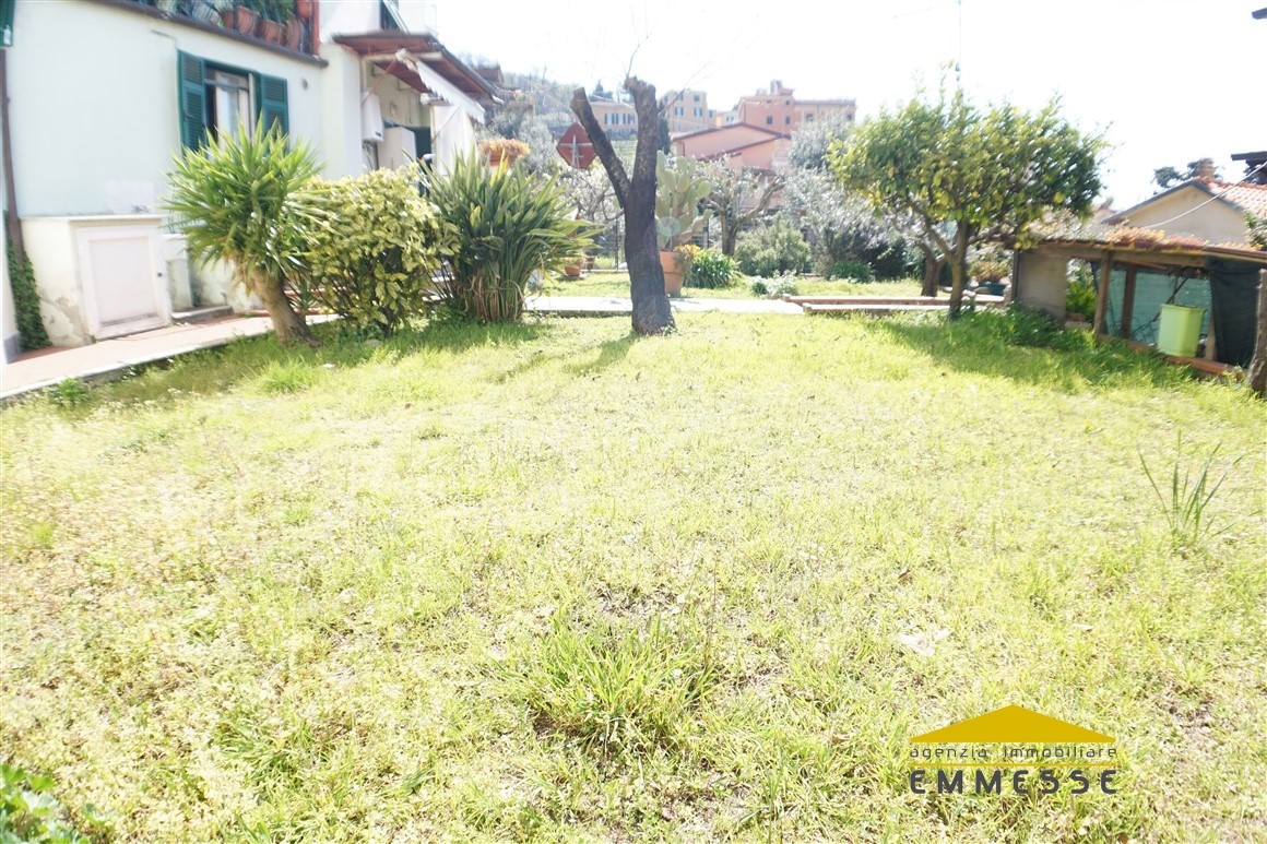 casa semindipendente in vendita a Massa in zona Centro Storico